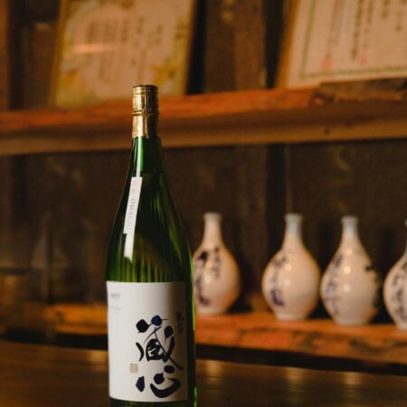 Bouteille de saké Saké Junmai Ginjo Kuragokoro de la maison Yano