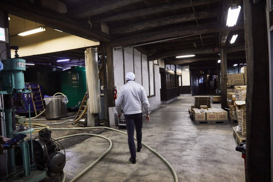 salle avec ustensiles pour fabrication saké
