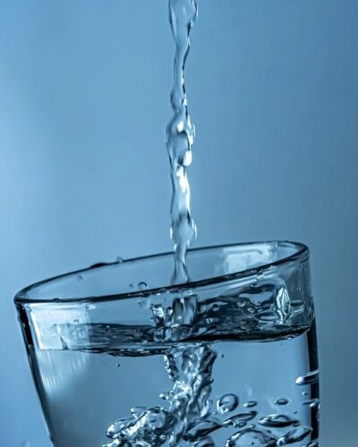 WEWANTSAKE - Saké - Fabrication Saké clarification verre d'eau rempli