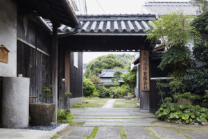 entrée extérieure de la maison sankan